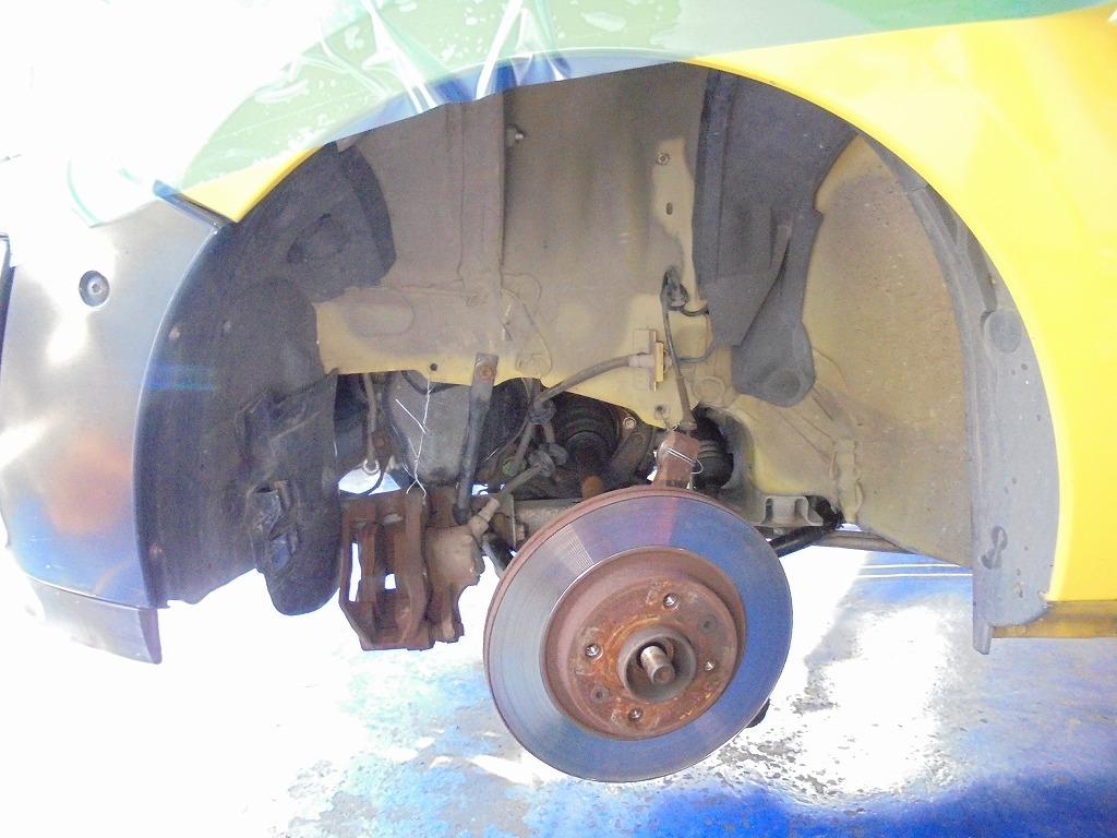 ルノーカングー フロントショックアブソーバー交換とエンジン